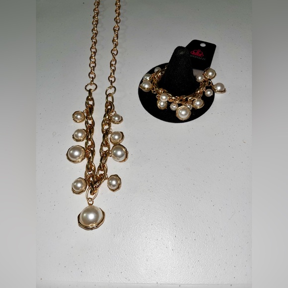 paparazzi Jewelry - NWT Paparazzi Gold & Pearl Beaded Bundle of 3 Jewelry Set